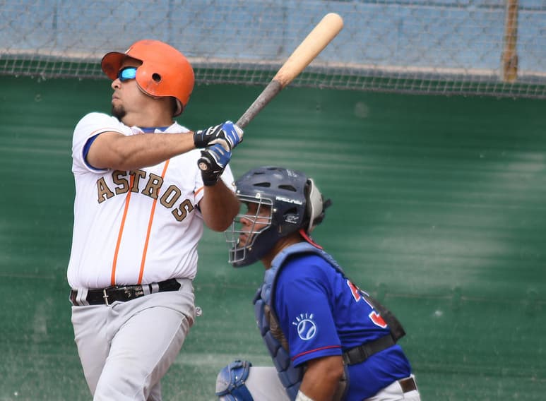 Con tres juegos en la categoría de Primera Fuerza y otros cinco en el Segundo Grupo, este domingo 18 de octubre se jugará una jornada más en la Liga de Beisbol de Empleados y Profesionistas, que recién reinició sus actividades, tras una larga espera. (ARCHIVO)