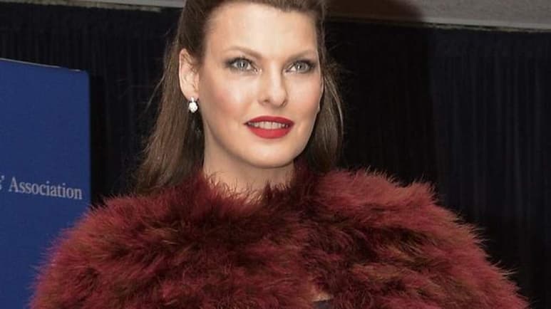 Linda Evangelista elogia a mujeres que acusan a su exmarido de violación. (ESPECIAL)