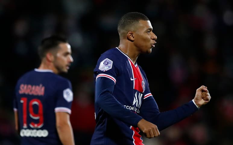 Kylian Mbappé celebra luego de marcar un tanto, en la victoria del París Saint-Germain 4-0 sobre Nimes. (EFE)