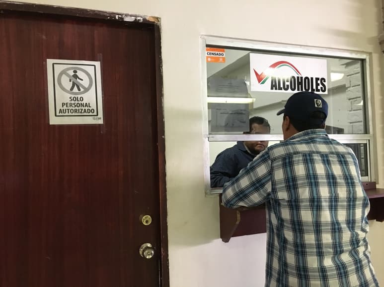 Contemplan sanciones y clausuras temporales para aquellos establecimientos que no respeten los horarios de venta de alcohol.