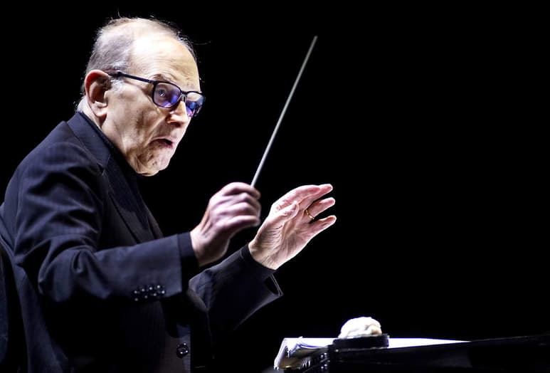 Cuatro meses después del fallecimiento de Ennio Morricone, un disco póstumo titulado “Morricone Segreto” publicará siete temas inéditos que el compositor grabó entre 1960 y 1980. (ARCHIVO)
