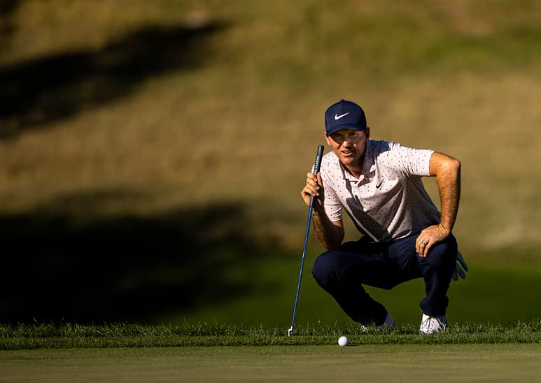 Russell Henley llega a la última ronda con 4 golpes de ventaja.
