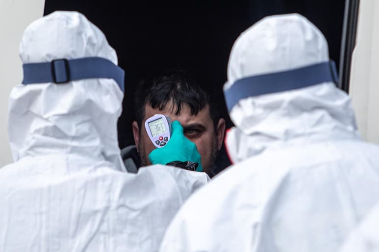 El Gobierno de Eslovaquia aprobó este domingo hacer pruebas rápidas de COVID-19 a toda la población en un fin de semana y se convierte en el primer país que toma esa medida para detectar y aislar el virus. (ARCHIVO)