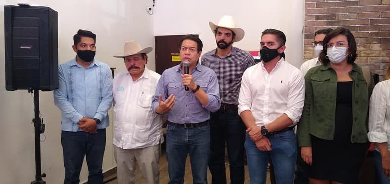 En rueda de prensa acompañada por algunos candidato entre ellos Christian López y Beatriz Granillo, dijo que este tipo de elecciones también llamadas 'huérfanas' puesto que sólo se elige a los diputados locales, debería empatarse a fin de generar un ahorro en los recursos y sobre todo que sea más transparente.
(JESÚS GALINDO)