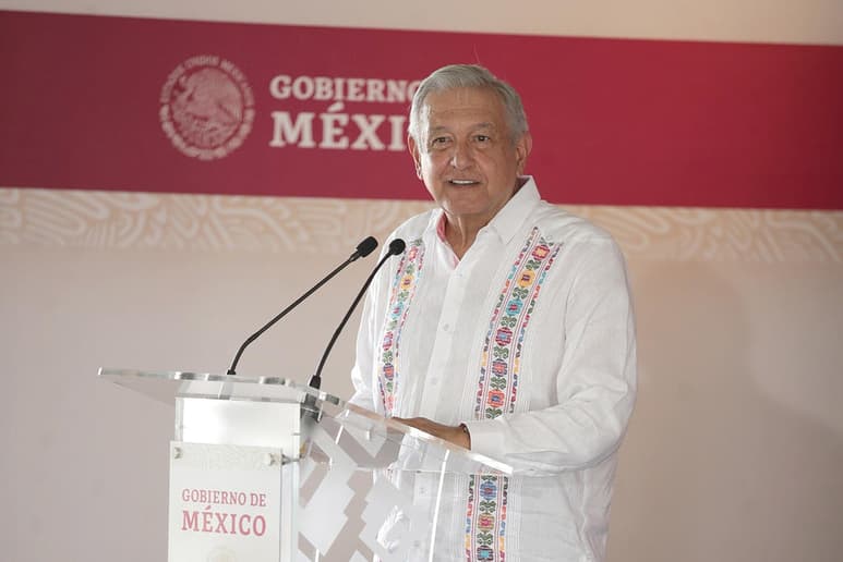 Ante las protestas y bloqueos de carreteras que han realizado damnificados afectados por inundaciones en Tabasco, el presidente Andrés Manuel López Obrador pidió a sus paisanos que no hace falta que se movilicen, que protesten o que tomen carreteras, pues aseguró que su gobierno los apoyará. (ARCHIVO)