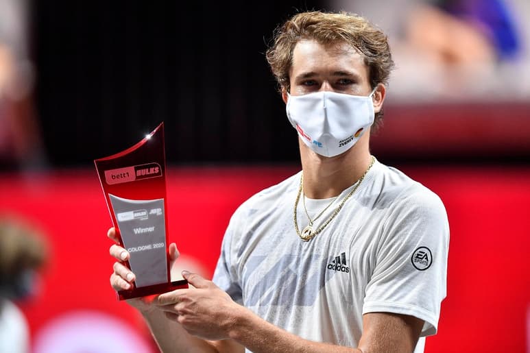Alexander Zverev se impuso en la final 6-3, 6-3 a Felix Auger-Aliassime, para ganar su primer título en 17 meses. (AP)