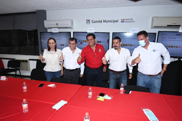 'Estamos de vuelta', aseguraron los dirigentes, quienes se dijeron agradecidos al asegurar que contaron con el apoyo de la gente.(FERNANDO COMPEÁN)