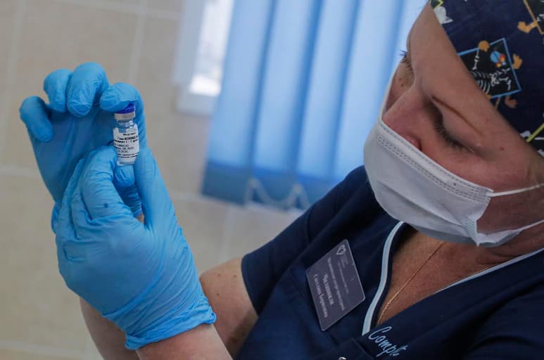 Rusia tiene previsto comenzar a suministrar a América Latina en diciembre próximo la vacuna anticovid Sputnik V, desarrollada por el centro de investigaciones epidemiológicas y microbiología Gamaleya. (ARCHIVO)