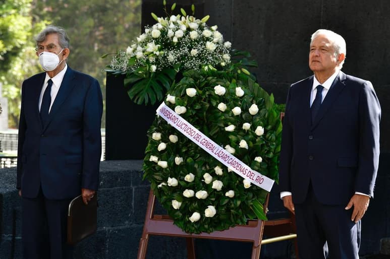 López Obrador prometió guiarse por los valores de Cárdenas al destacar que en su sexenio, de 1934 a 1940, nacionalizó el petróleo y los ferrocarriles. (EFE)
