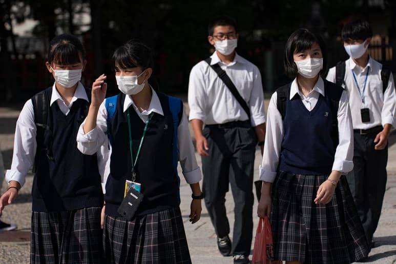 La región de Asia-Pacífico, primera del mundo en la que se detectaron casos de COVID-19 y ahora la menos afectada, logró controlar la pandemia porque no se relajó cuando los contagios descendieron, advirtió hoy el máximo responsable de emergencias de la OMS al comparar su situación con la de Occidente. (ARCHIVO)