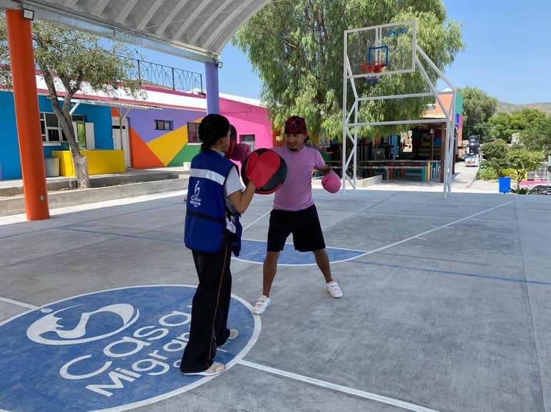 La Casa del Migrante informó que pese a que ha trascendido que ha habría una nueva caravana de migrantes que atravesaría por Coahuila, hasta el momento no existe ninguna que se encuentre en camino, pues todas fueron disueltas por las autoridades guatemaltecas. (EL SIGLO DE TORREÓN)