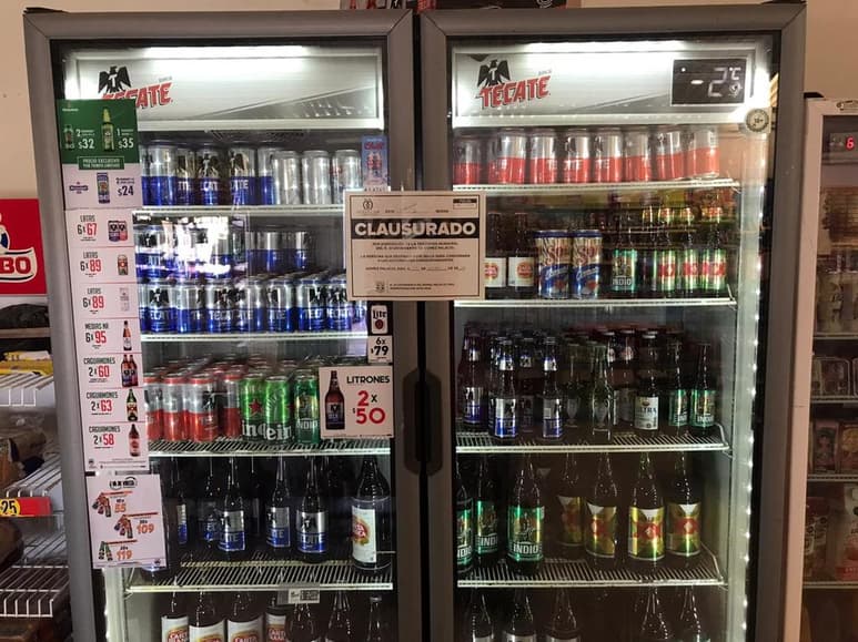 Desde hace una semana, el Ayuntamiento supervisa que los establecimientos vendan alcohol en los horarios permitidos.