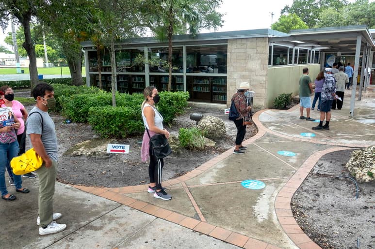 Florida sumó este martes 3,662 nuevos casos confirmados y 84 muertes por la COVID-19, cifras que llevan a los totales acumulados desde marzo de 760,389 casos y 16,105 fallecimientos. (ARCHIVO)