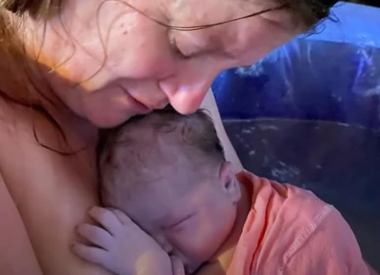 La pequeña Azalea Belle Gray nació durante el 26 de septiembre en la isla de Little Cranberry (CAPTURA)