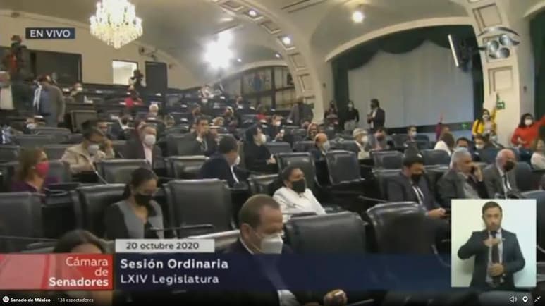 Entre gritos y descalificaciones de senadores del Partido Acción Nacional y aplausos de sus contrapartes de Morena, arranca la noche de este martes la sesión del Pleno en la cual se buscará aprobar la extinción de fideicomisos. (ESPECIAL)