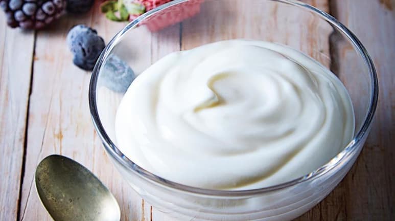 Cada 21 de octubre se conmemora el Día Nacional del Yogur, uno de los productos lácteos más populares en México y el mundo gracias a su versatilidad (los hay bebibles, naturales, saborizados, griego, etc.) y múltiples propiedades a la salud. (Especial)