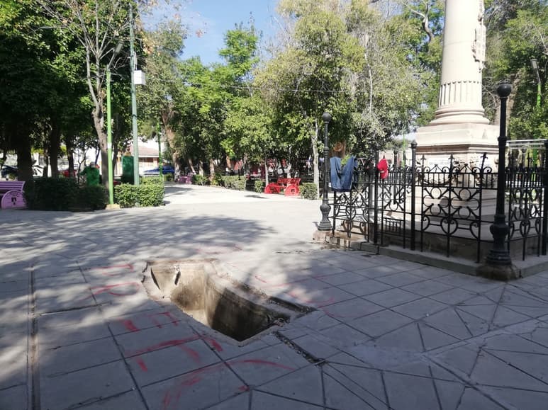 Quedó descubierta una zanja que representa un riesgo.