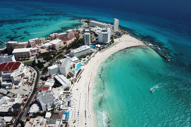 La recuperación del turismo y la industria aérea depende de todos los jugadores como son los hoteles, líneas aéreas y restaurantes. (EFE)