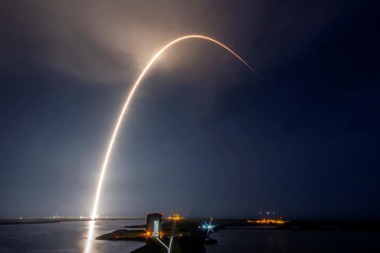 Microsoft anunció una alianza con SpaceX, de Elon Musk, para conectar su plataforma de computación en nube Azure a la red de satélites Starlink, cuyo propósito es suministrar internet de alta velocidad a nivel global. (ARCHVIO)