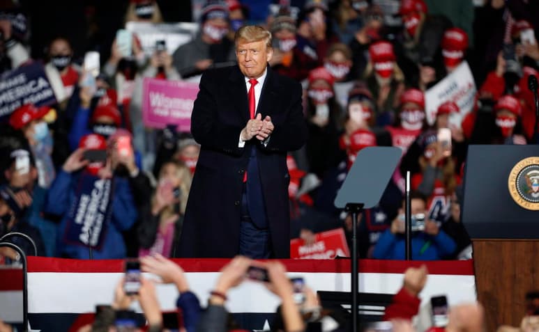 El presidente Donald Trump aún tiene posibilidades de conseguir los 270 votos que necesita en el Colegio Electoral para ganar su reelección, pero esto requiere —por segunda vez— que todo se vuelque a su favor. (ARCHIVO) 