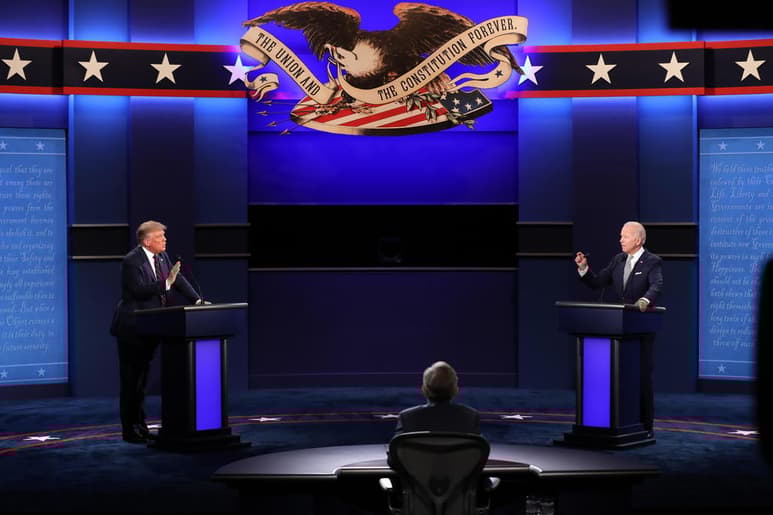 El presidente Donald Trump (i) y su rival demócrata Joe Biden (d) se preparan para enfrentarse en su debate final el jueves, una de las últimas oportunidades para que el mandatario, rezagado en las encuestas, cambie la trayectoria de una campaña cada vez más contenciosa. (ARCHIVO) 