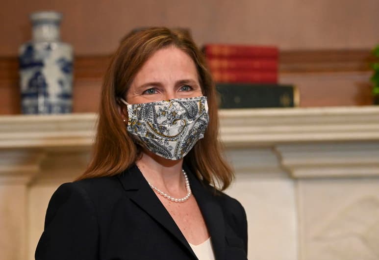 Los republicanos de la Comisión Judicial del Senado pasaron por encima de un boicot demócrata el jueves para remitir la postulación de la jueza Amy Coney Barrett a la Corte Suprema al pleno de la cámara alta. (ARCHIVO) 
