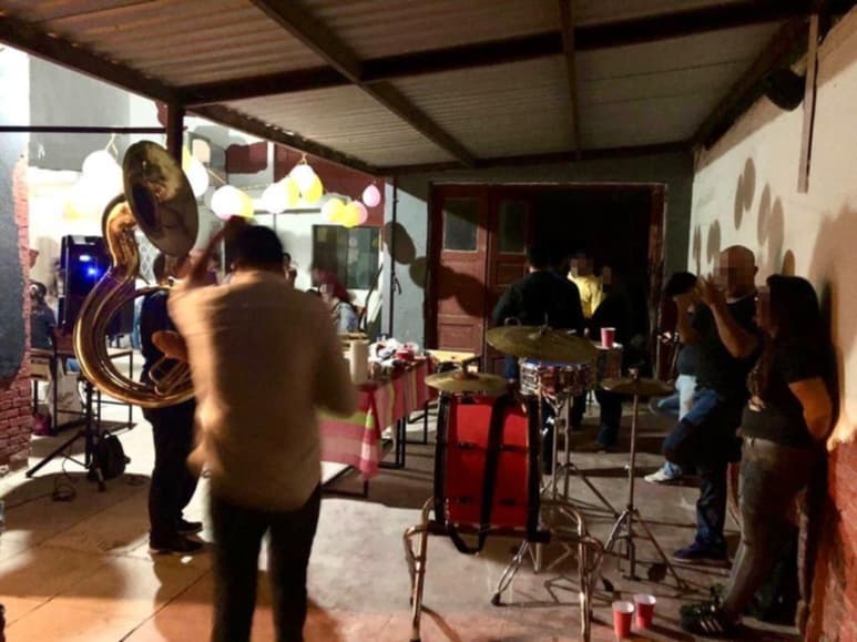 Según un rastreo de contagios realizado por la Secretaría de Salud de Coahuila, en todos los casos se tuvieron asistencias a bodas, bautizos, XV años y reuniones particulares en domicilios. (EL SIGLO DE TORREÓN)