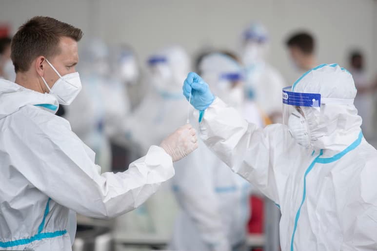 Ya suman 41.5 millones de contagios en todo el mundo. (ARCHIVO)