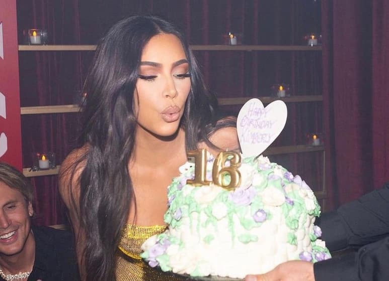 Kim Kardashian compartió con sus seguidores algunos de los momentos de su extravagante festejo por sus 40 años. (INSTAGRAM)