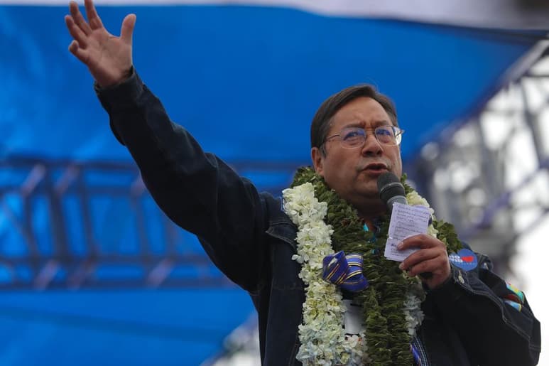 El izquierdista Luis Arce, del partido de Evo Morales, ganó las elecciones presidenciales celebradas el domingo en Bolivia con el 55% de los votos, según el cierre del cómputo oficial, informaron el viernes las autoridades electorales. (ARCHIVO)