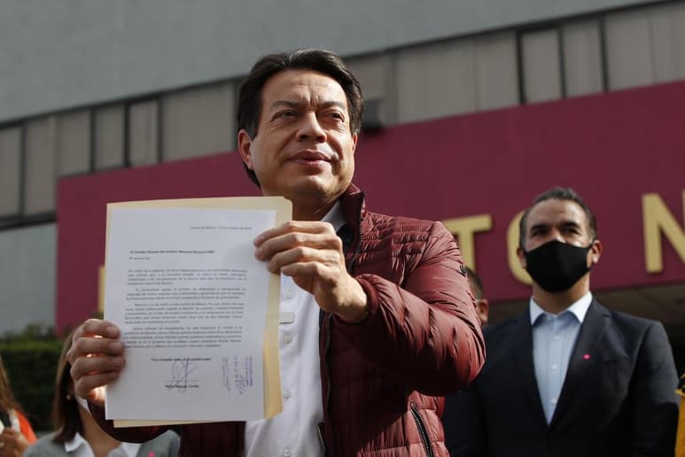 La estrecha cercanía con el mandatario mexicano, Andrés Manuel López Obrador, es la principal credencial del diputado Mario Delgado, elegido este viernes nuevo presidente del oficialista Movimiento Regeneración Nacional (Morena, izquierda) para reconciliar un partido fracturado por las batallas internas. (ARCHIVO)