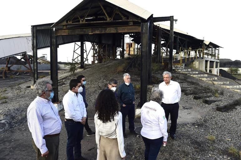 Con la presencia de las viudas de los 63 mineros, cuyos restos permanecen en la mina 8 Unidad Pasta de Conchos, Andrés Manuel López Obrador, presidente de México encabezó el inicio de los trabajos para el rescate de los restos, el pago de indemnizaciones a las familias y la firma del acuerdo para llevar a cabo la reparación integral a las familias y que va dirigido a la Comisión Interamericana de Derechos Humanos (CIDH). (RENÉ ARELLANO)