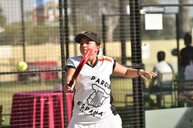 Una extensa jornada, se vive este viernes en la segunda fecha del Campeonato Nacional Clasificatorio de la Federación Mexicana de Pádel, que se disputa en esta ciudad y en el que participan más de 350 parejas, procedentes de todo el país. (ARCHIVO)