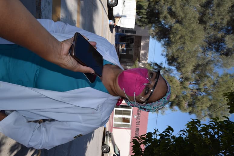 La doctora dice que desde que empezó la pandemia todos los días es el Día del Médico, pues pese al riesgo de perder la vida ponen todo su esfuerzo para atender a los pacientes.