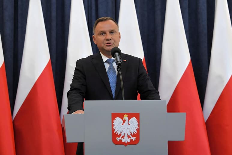 El diagnóstico de Duda se produce en pleno repunte de casos y decesos por COVID-19 en Polonia, una nación donde la primera ola de la pandemia tuvo poca incidencia esta primavera.
(ARCHIVO)