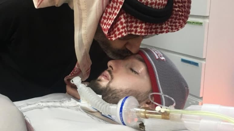 Pese a las pocas esperanzas de recuperación que pronosticaban los médicos para el joven, éste dio sorprendió a su familia en días recientes al reaccionar a la voz de su tía (CAPTURA)