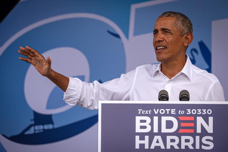 El expresidente de EUA Barack Obama, el mejor 'refuerzo' del Partido Demócrata en la recta final de la campaña para las elecciones del 3 de noviembre, pidió este sábado a los estadounidenses 'votar como nunca antes' para que Joe Biden pueda sacar al país de los 'tiempos oscuros'. (ARCHIVO)