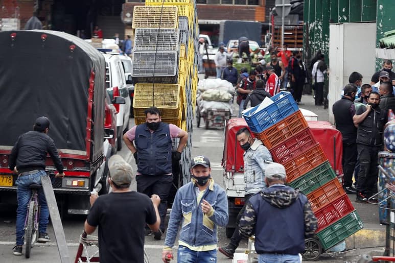Colombia es el octavo país del mundo en pasar el millón de casos. (EFE)