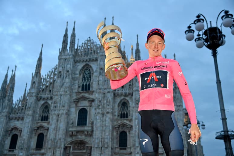 Tao Geoghegan Hart ganó por 39 segundos a Jai Hindley. (AP)