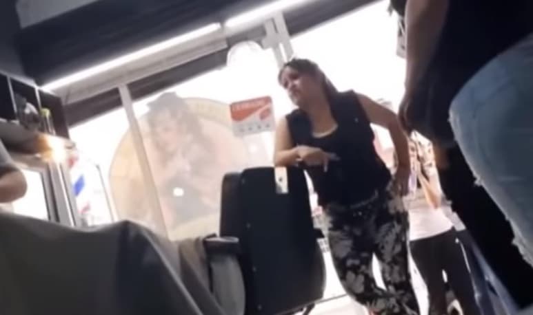 La mujer ha sido apodada como 'lady 40 pesos' gracias a los insultos que emitió contra la estilista (CAPTURA) 