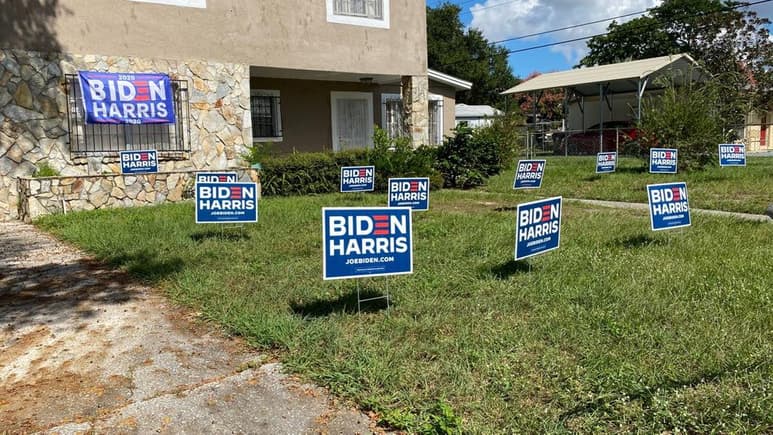 Un hombre de 26 años ha sido acusado de robar un bulldozer de un sitio de construcción de Florida, conducirlo hasta un vecindario y derribar carteles de la campaña presidencial del candidato demócrata Joe Biden, de acuerdo con autoridades y residentes. (ESPECIAL)