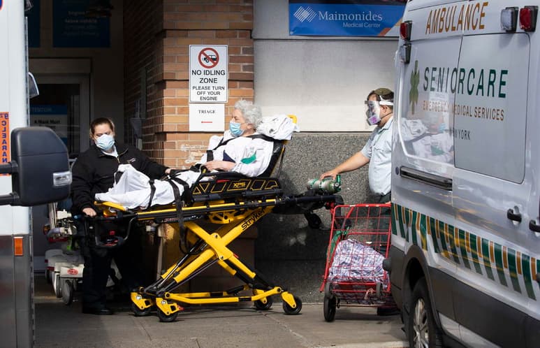 La cantidad de casos diarios de coronavirus está aumentando en Estados Unidos nuevamente tal como vaticinaron los expertos y la tendencia se repite en casi todos los estados, pese a la insistencia del presidente Donald Trump de que “ya estamos casi al final, estamos de lo mejor”. (ARCHIVO)