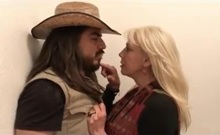 Cynthia Klitbo y el 'Rey Grupero' gritan su amor a los cuatro vientos y de una manera muy candente. (ESPECIAL)
