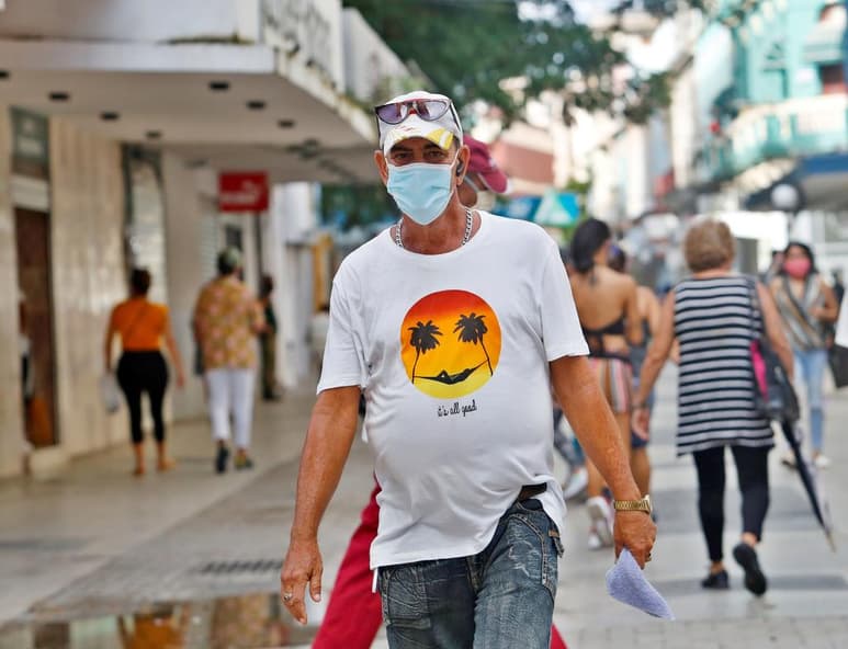 Cuba registró este martes 83 nuevos casos del coronavirus SARS-CoV-2, su mayor cifra diaria en casi dos meses, concentrados principalmente en la provincia occidental de Pinar del Río, el actual epicentro de los contagios, que continúan bajando en La Habana. (ARCHIVO) 