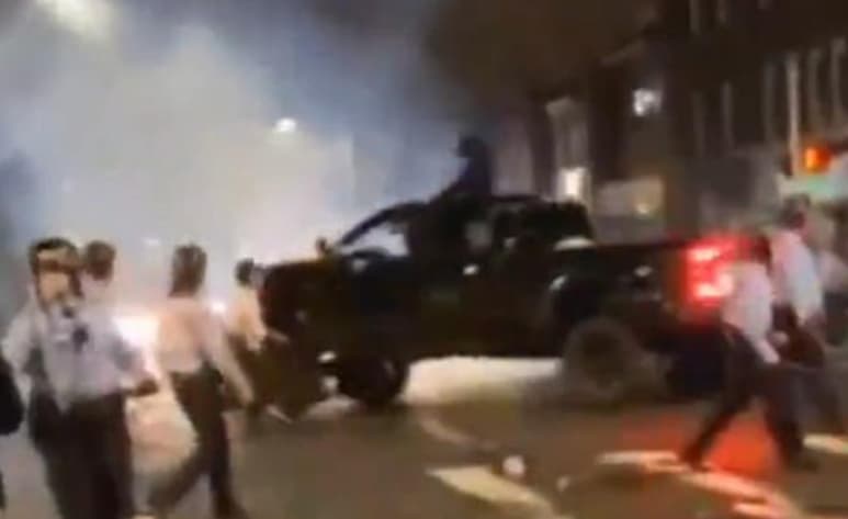 La protesta se organizó tras el asesinato de un hombre afroamericano por parte de dos oficiales (CAPTURA)