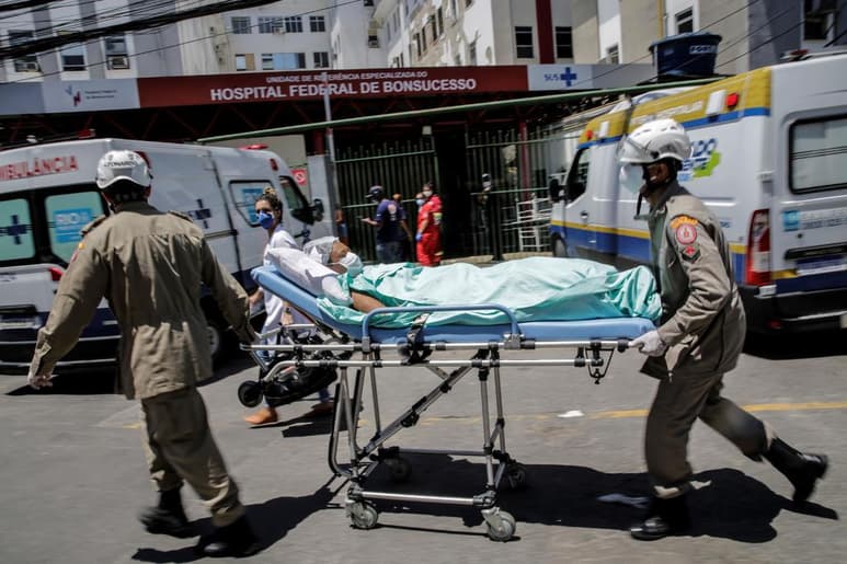 Unos 200 pacientes fueron evacuados este martes de uno de los pabellones del Hospital Federal de Bonsucesso, uno de los centros médicos de referencia de la ciudad brasileña de Río de Janeiro, por un incendio que destruyó parte de su depósito. (ARCHIVO)