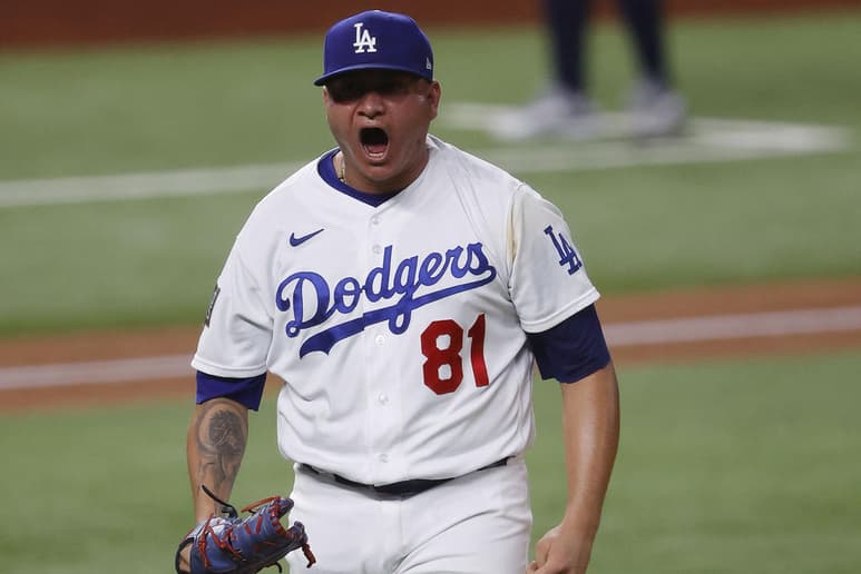 Los Dodger con los mexicanos Víctor González y Julio Urías lograron romper la sequía de 32 años de campeonatos en la Serie Mundial. (ARCHIVO)