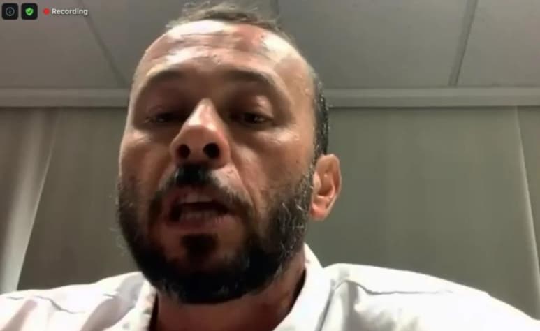 El funcionario público advirtió que usaría su poder para 'poner en su lugar', 'de cabrón a cabrón', al trabajador que intentó explicarle que no podía modificar las restricciones de aforo del gimnasio —definidas por el Comité de Vigilancia del residencial con motivo del coronavirus— ni descontarle la mensualidad a él y a quienes no alcanzan lugar para ingresar a su gusto.
(ESPECIAL)