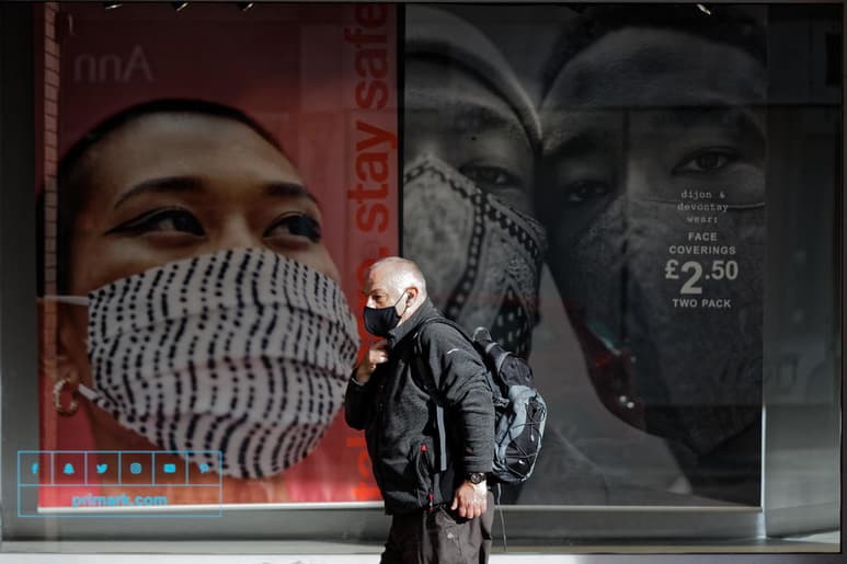 El Gobierno del Reino Unido informó este miércoles de 24,701 nuevos contagios de COVID-19 en 24 horas, 1,816 más que la jornada anterior, y 310 muertes, frente a 367 el martes. (ARCHIVO)