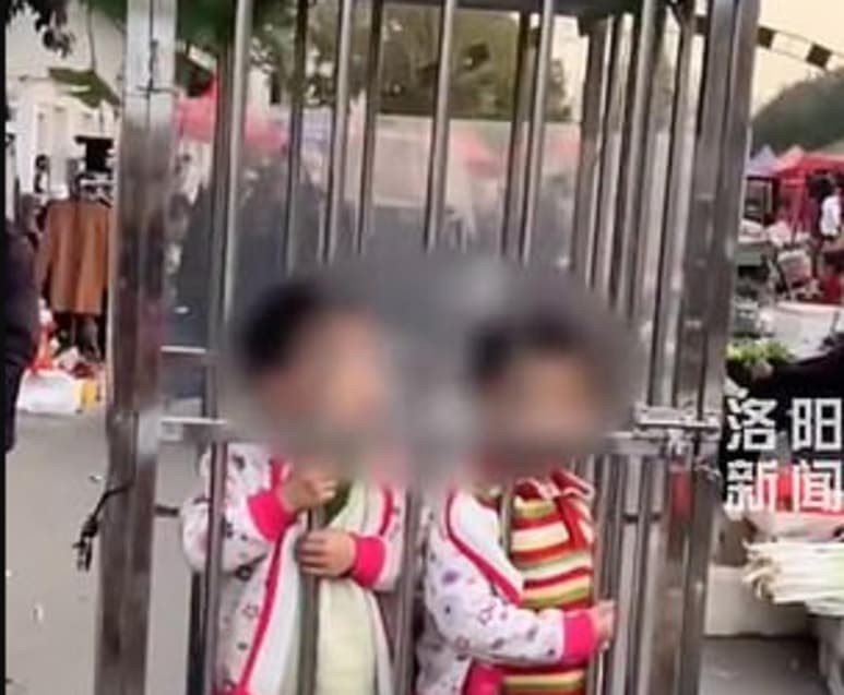 Los niños fueron enjaulados por sus propios padres (CAPTURA)